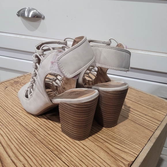 SPRING elastic strap heels - Picture 3 of 5